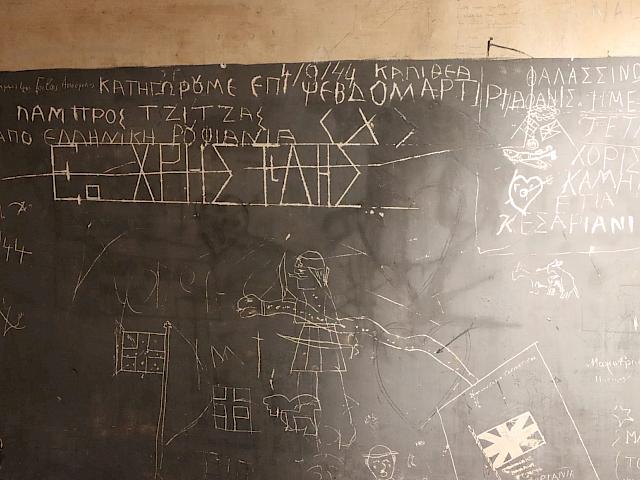 ΚΑΤΑΦΥΓΙΑ - Σπίτια κάτω από σπίτια!