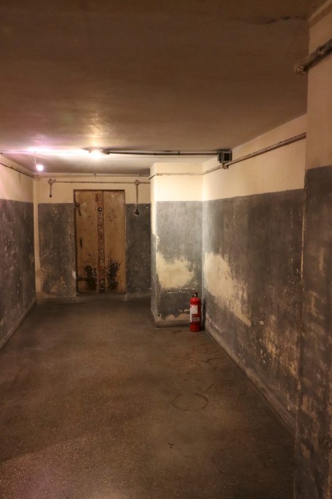 ΚΑΤΑΦΥΓΙΑ - Σπίτια κάτω από σπίτια!