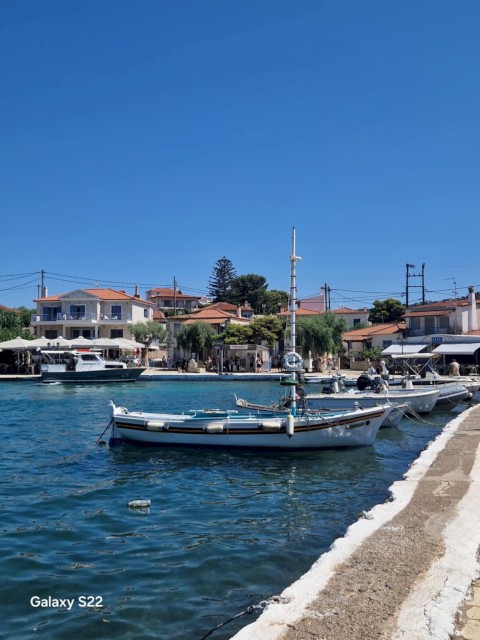 ΜΟΝΟΗΜΕΡΗ ΕΚΔΡΟΜΗ ΣΤΑ ΤΡΙΖΟΝΙΑ